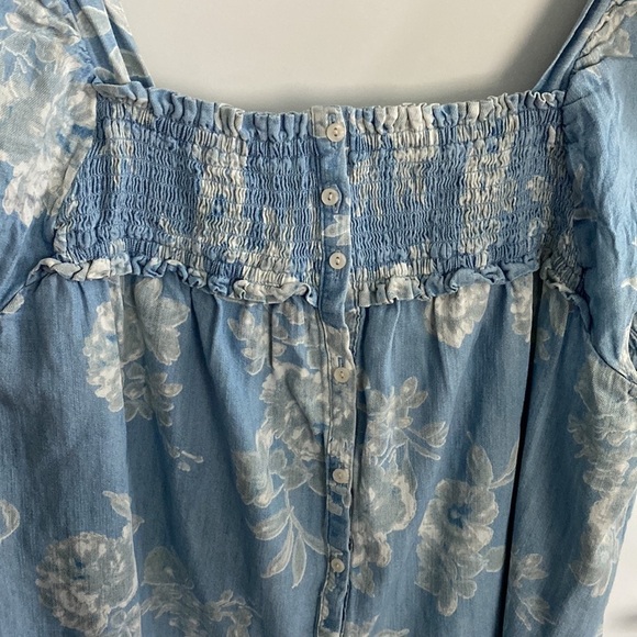 Old Navy Floral Chambray Button Down Blouse - Picture 3 of 10